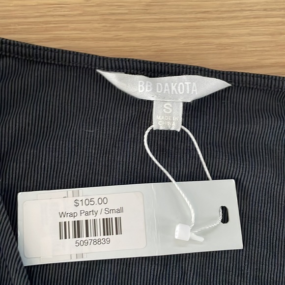 Bb Dakota size small wrap party shorts romper - Picture 2 of 3